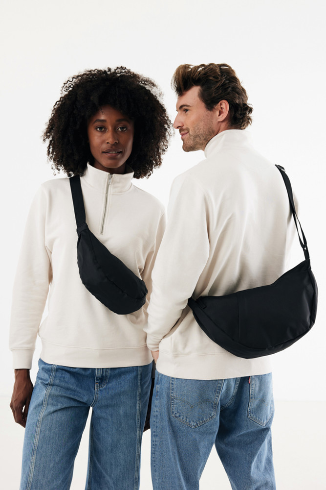 Crescent XL AWARE™ RPET halve maan sling bag
