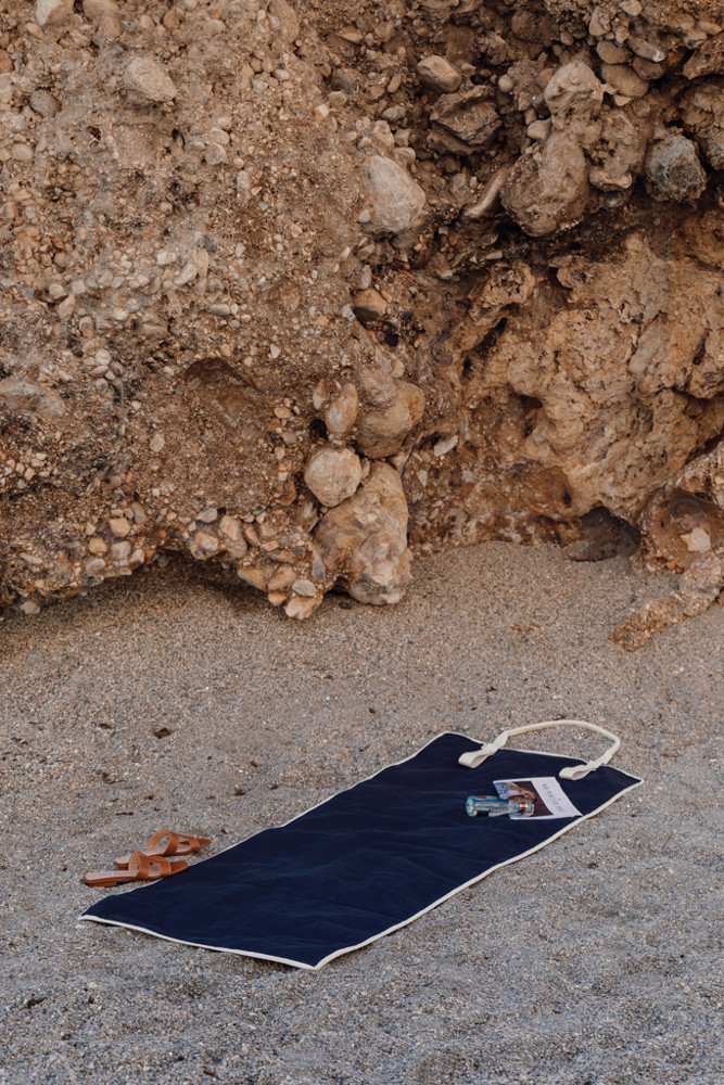 VINGA Volonne AWARE™ recycled canvas strandmat