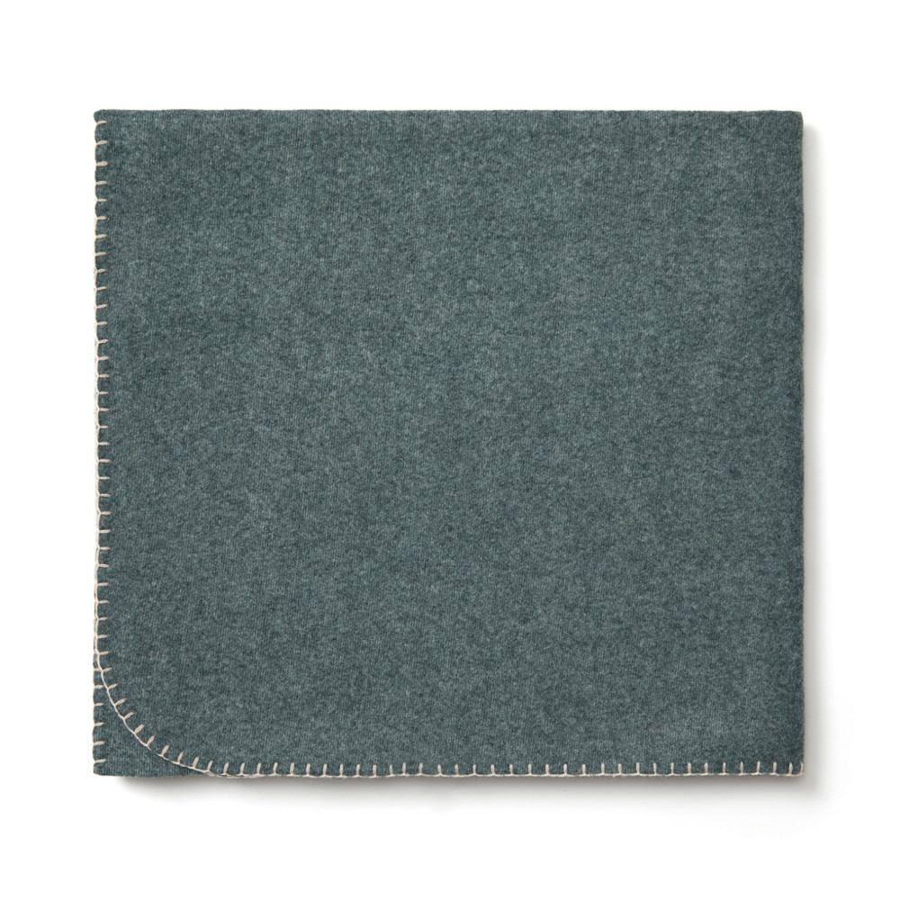 VINGA Bilton gerecyclede deken/poncho - groen (± PMS 19-5914)