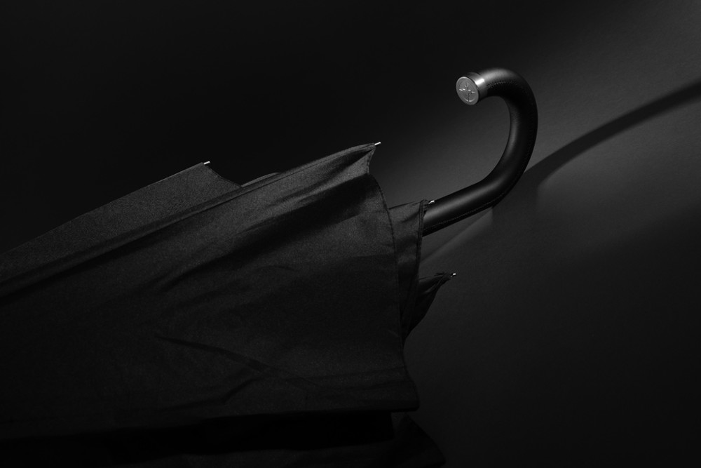 Swiss Peak Vero Aware™ RPET 25” umbrella met luxe handvat
