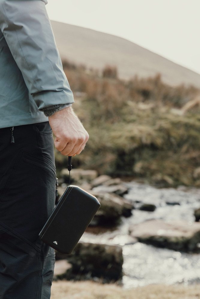 Nordic Drift Titan 10.000mAh solar powerbank met 3 panelen
