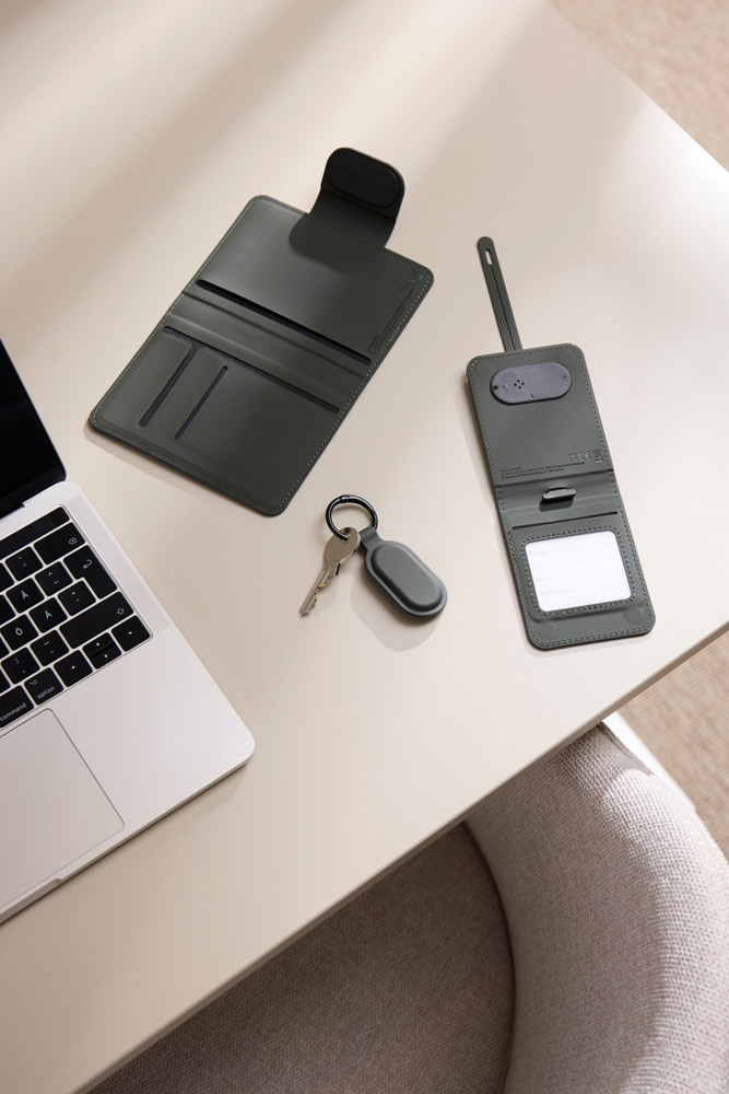 VINGA Baltimore RCS Passport houder met Dual FInder